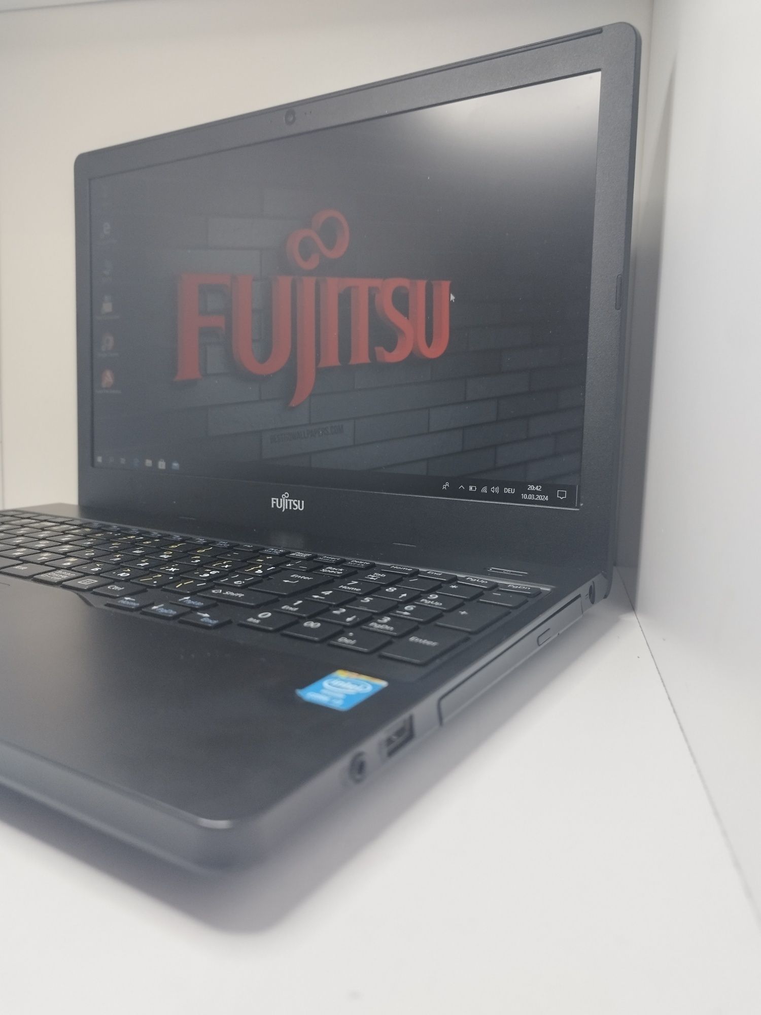 Продам ноутбук Fujitsu A555 intel i3-5gen