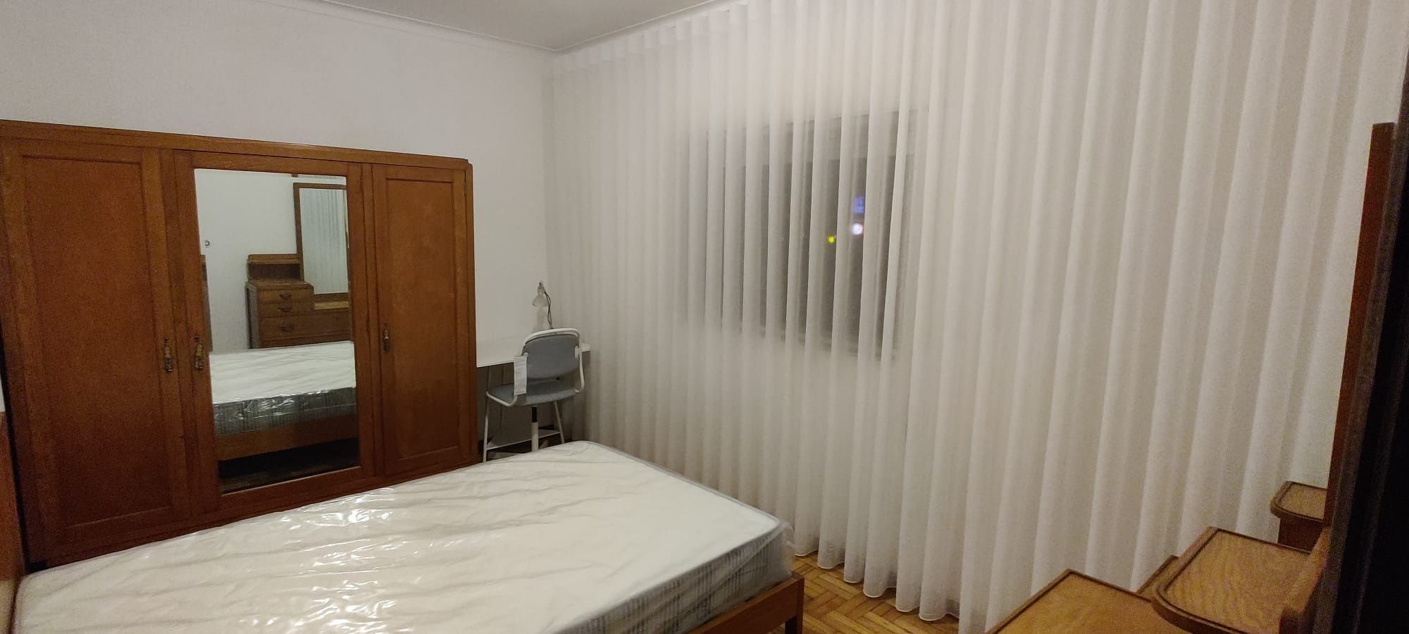Quartos estudantes meninas