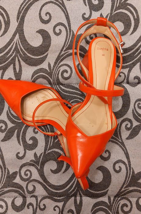 Sapato encarnado marca Bershka