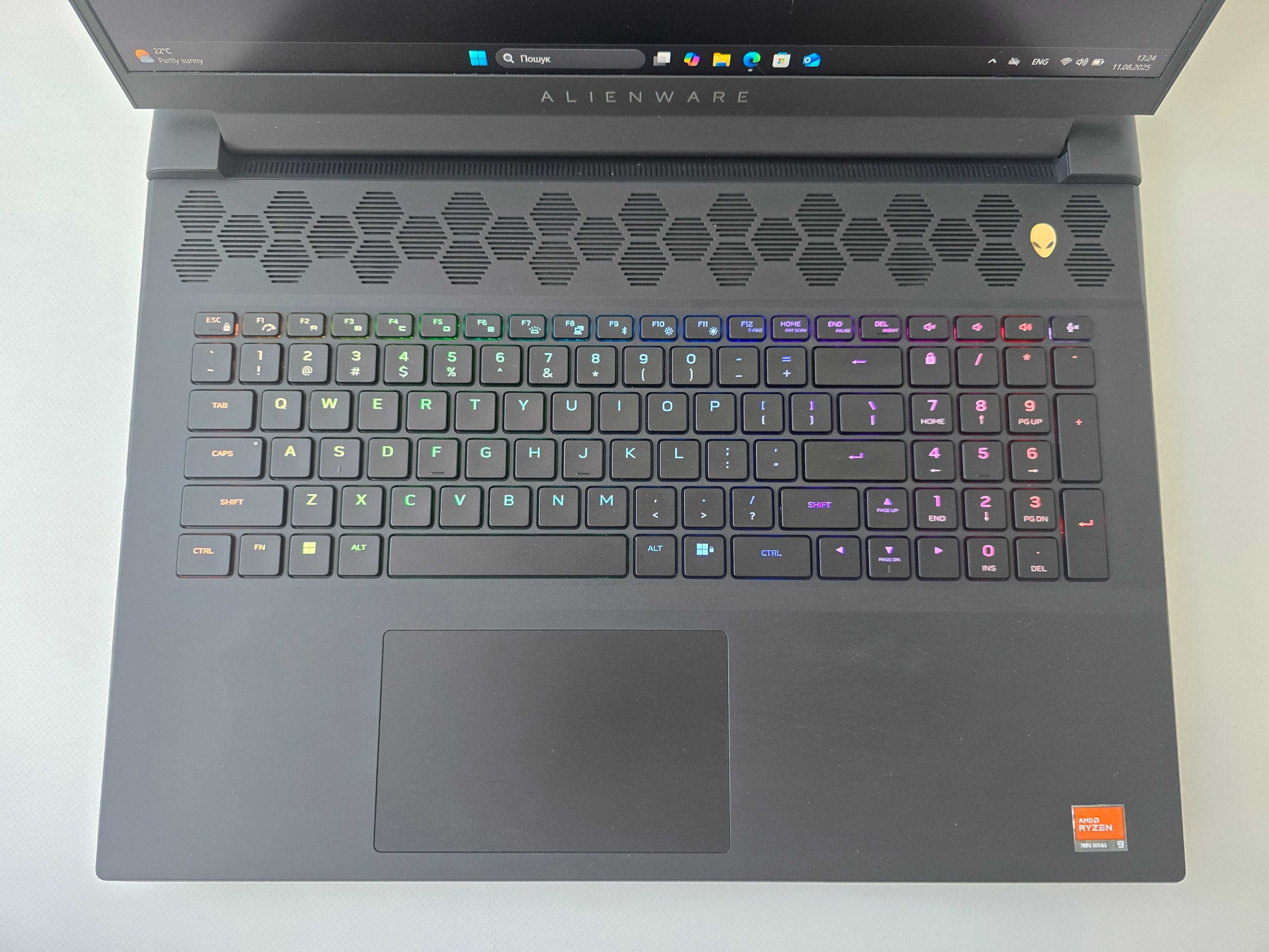 Alienware M18 R1 (2023) R9 7845HX/RTX 4070/RAM 16GB/SSD 1TB/IPS 480Hz