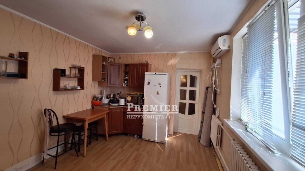До продажу 2 кімн квартира у комунальному будинку