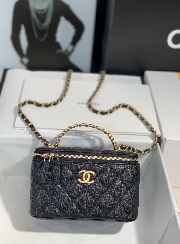 Сумка Chanel Vanity Case из кожи Caviar