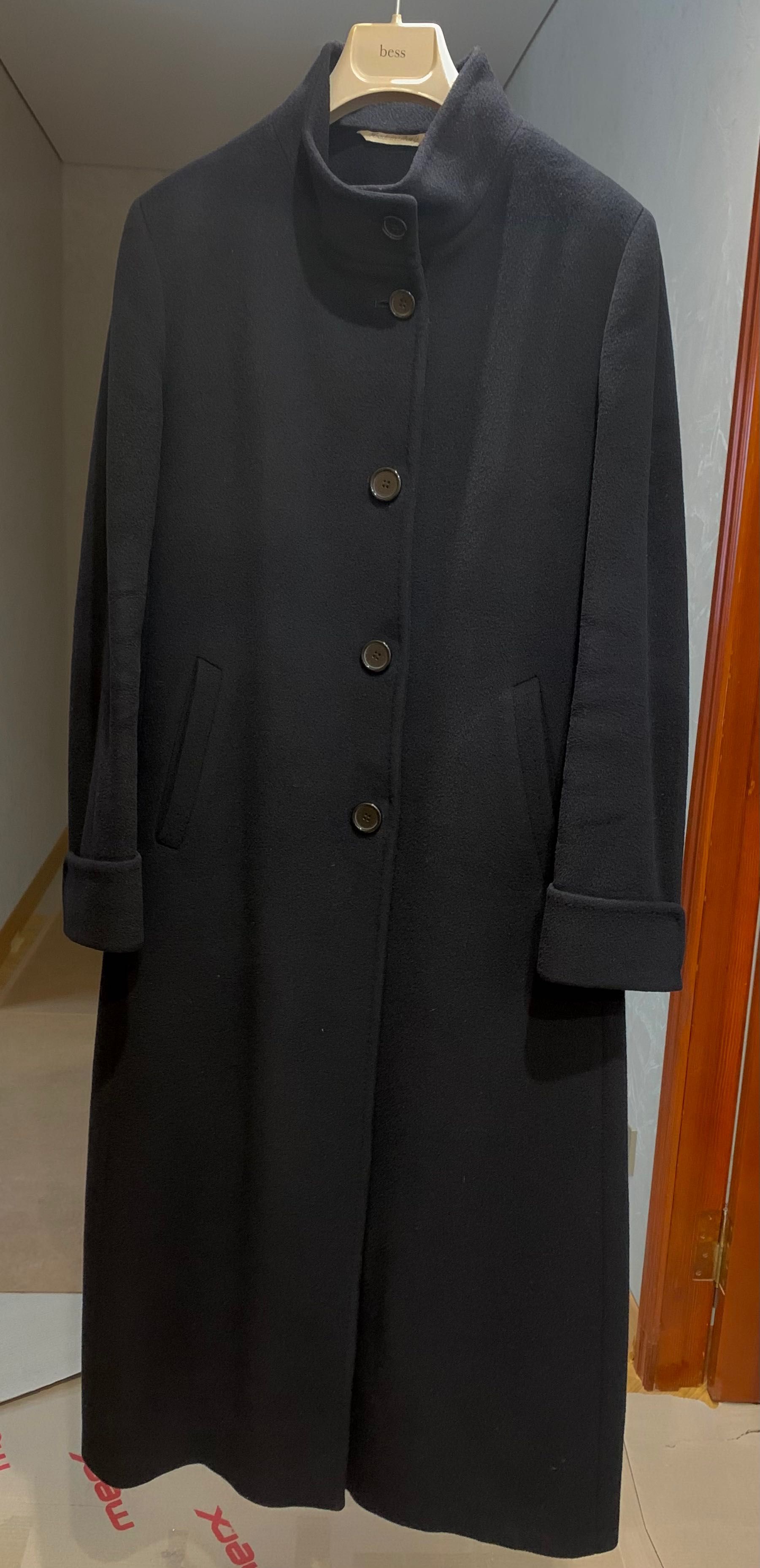 Женское чёрное пальто