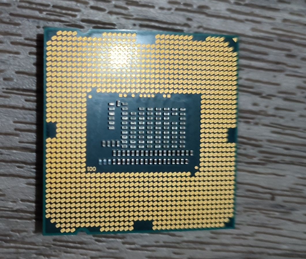 Процессор, память планки ddr2(3 шт) и блоки питания на системник