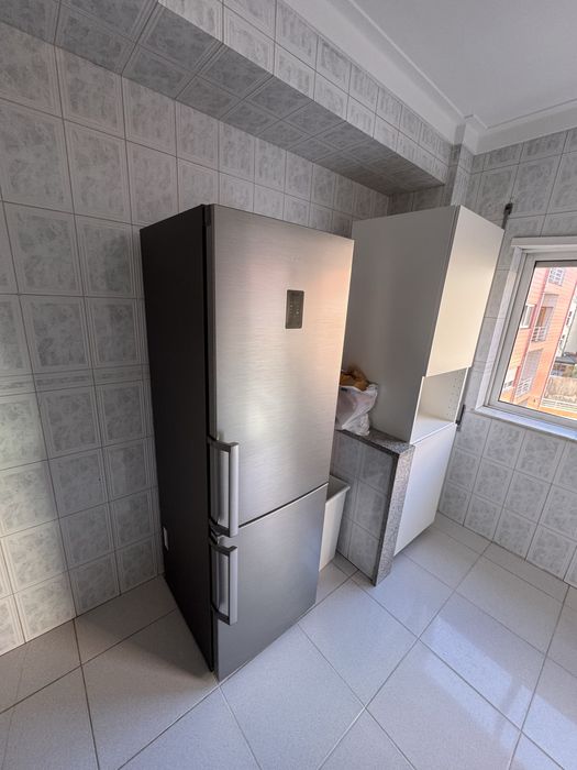 Frigorífico Samsung 185cm (339L) — NOVO!