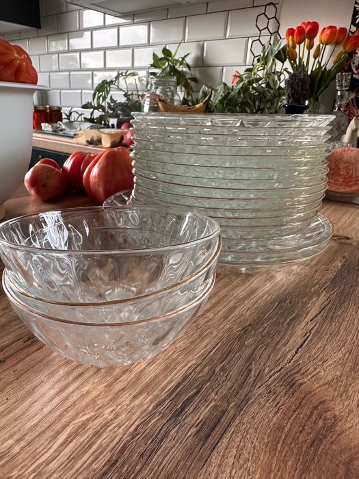 Zestaw deserowy - talerzyki, talerze, miseczki