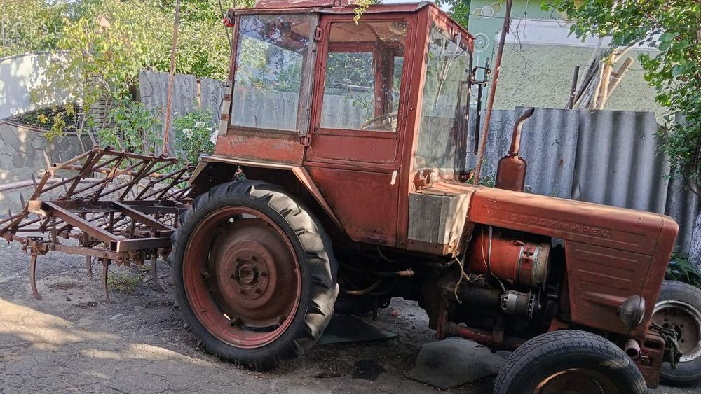Трактор Т-25А з причіпом