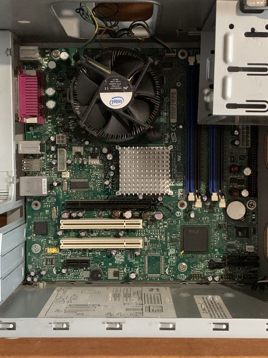 Корпус компьютера с платами