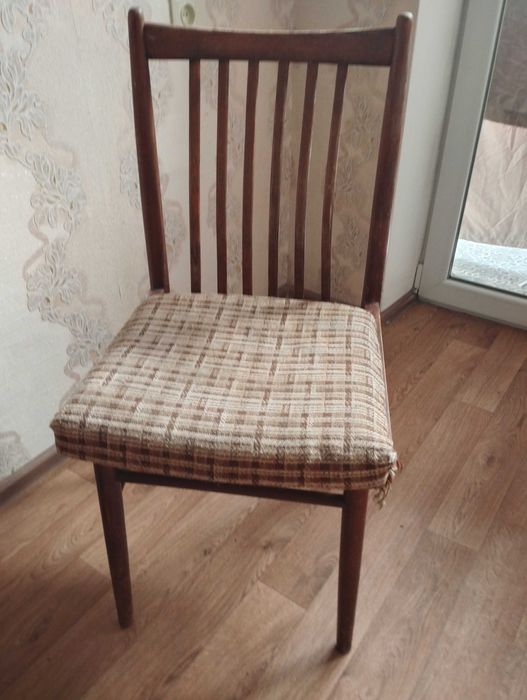 продам чеські стільці, стол, тумбу б/у