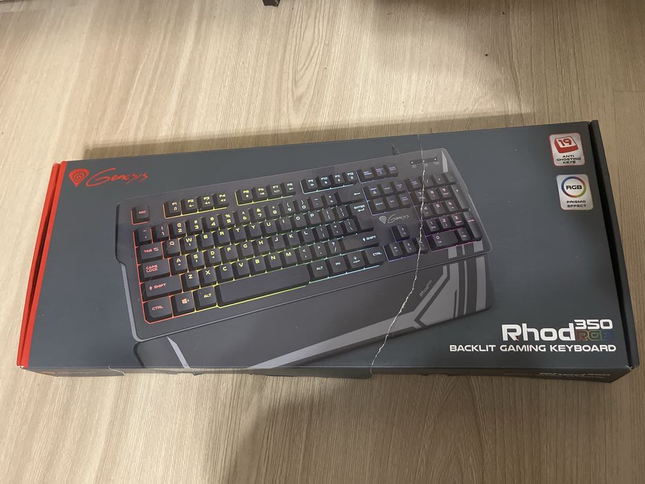 klawiatura gamingowa + podkładka pod myszkę