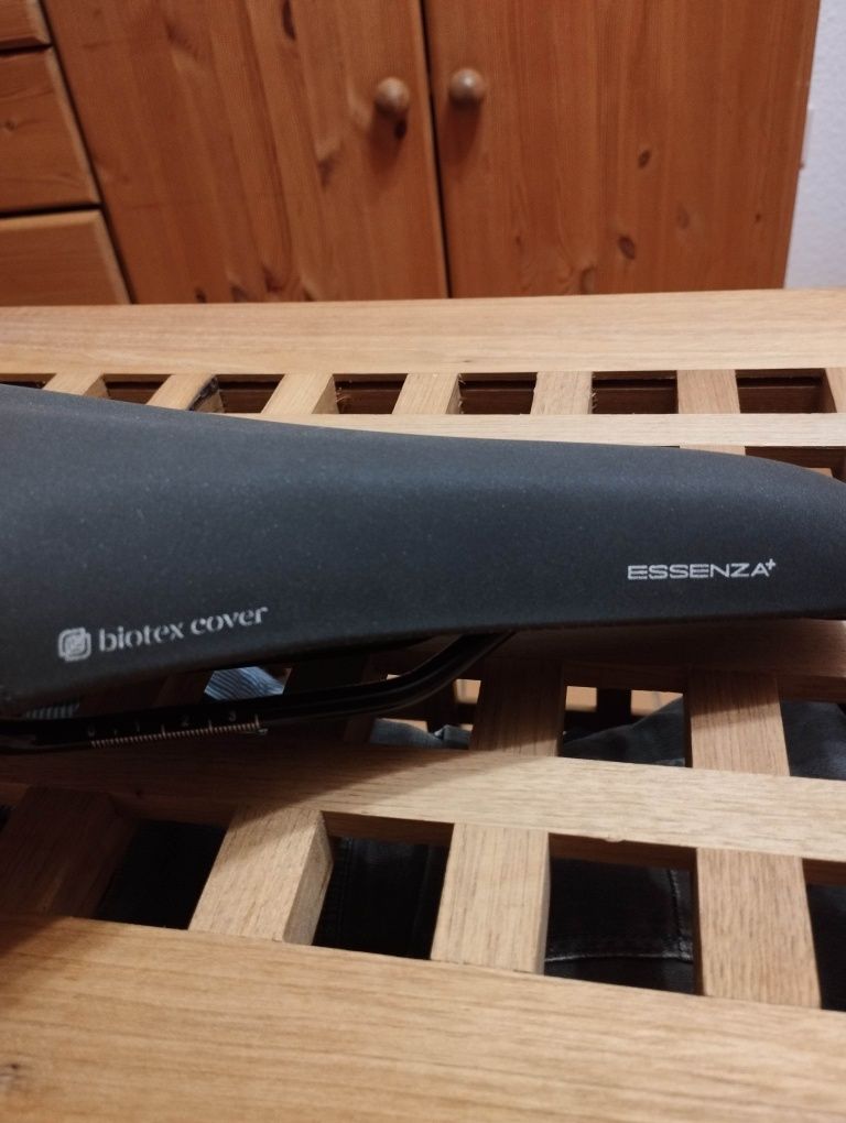 Siodełko Selle Royal Essenza 180 mm

SELLE ROYAL siodło "Essenza"
mias