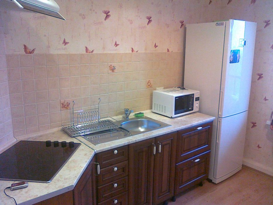 Продам 2-ком. квартиру на Тополь-3,  за магазином "Эпицентр" .