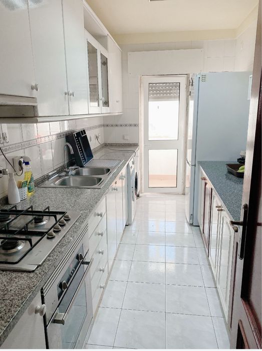 Aluga-se quarto em Trajouce