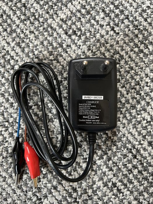 Зарядний пристрій для свинцевих акумуляторів MastAK 06D-0608 6V