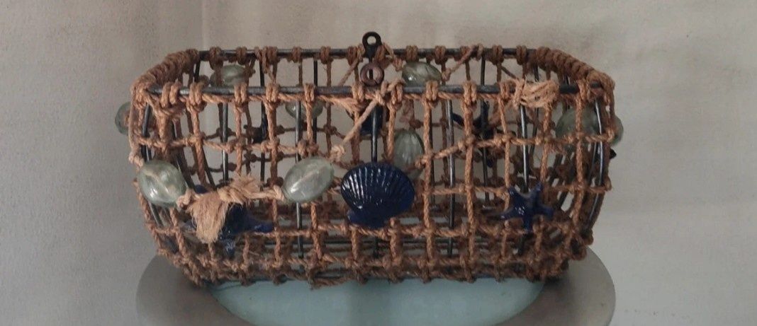 Cesto em ferro e corda com motivos do mar