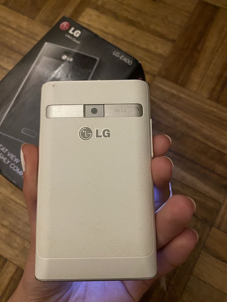 Telemóvel LG-E400
