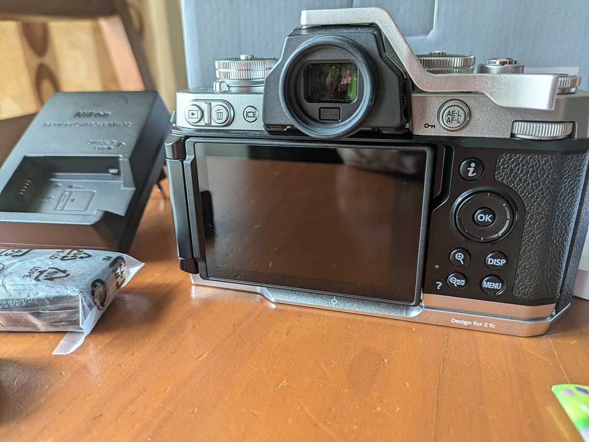 Nikon Z fc - 20.9MP "c/nova" c/extras - Só 1200 Disparos
