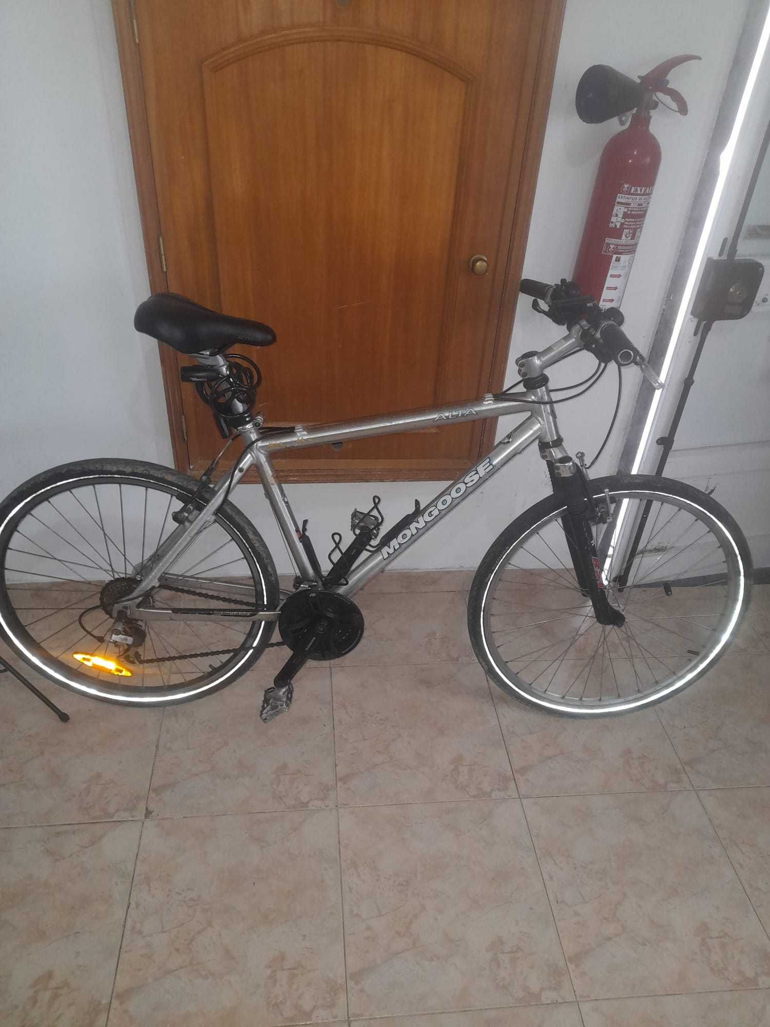 Bicicleta Mongoose 21 marchas Rapid Fire aro 26 tamanho 17,5