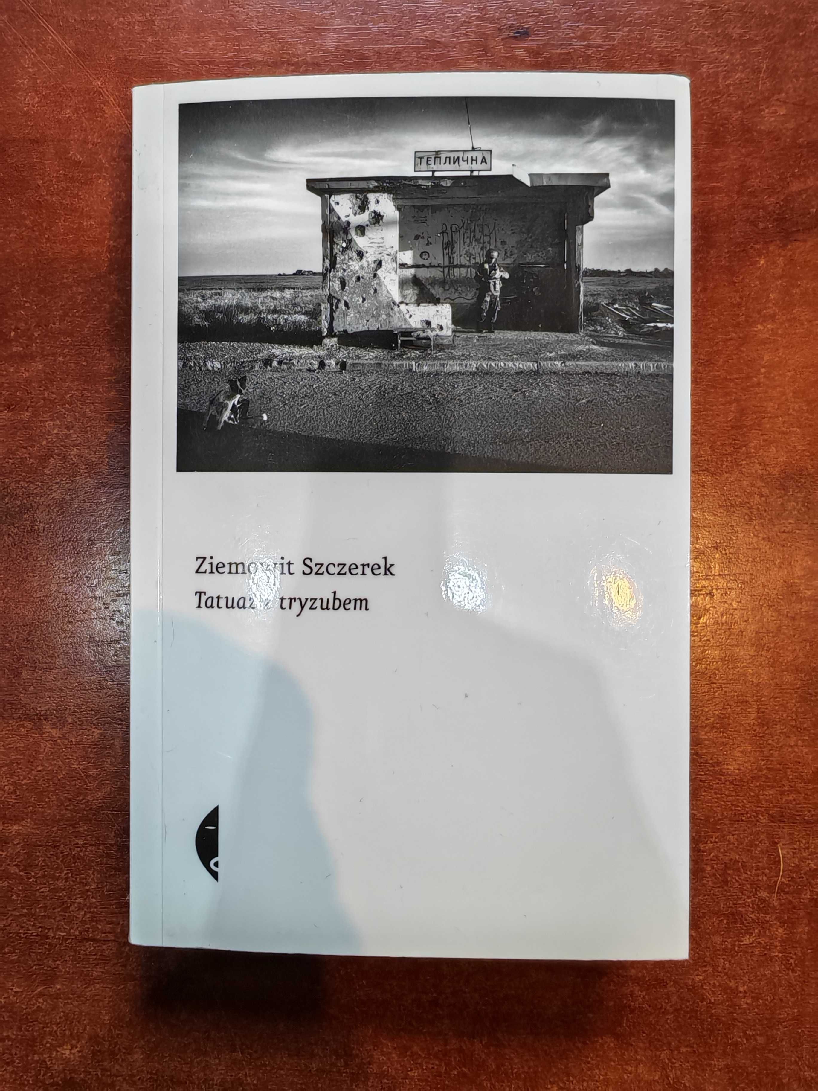 Tatuaż z tryzubem-
Ziemowit Szczerek