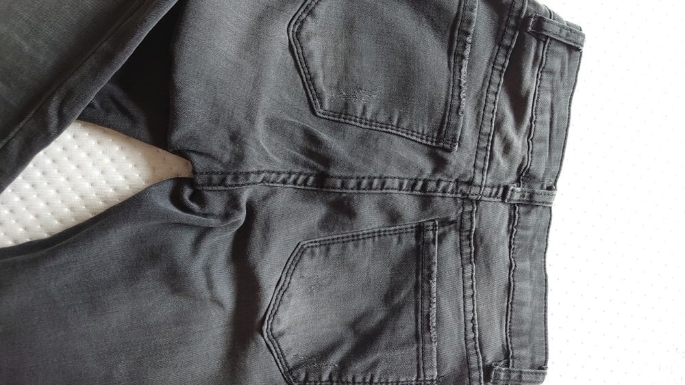 Spodnie jeansowe czarne przecierane xs