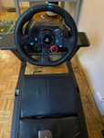 Zestaw Next Level Racing fotel oraz kierownica logitech z pedałami