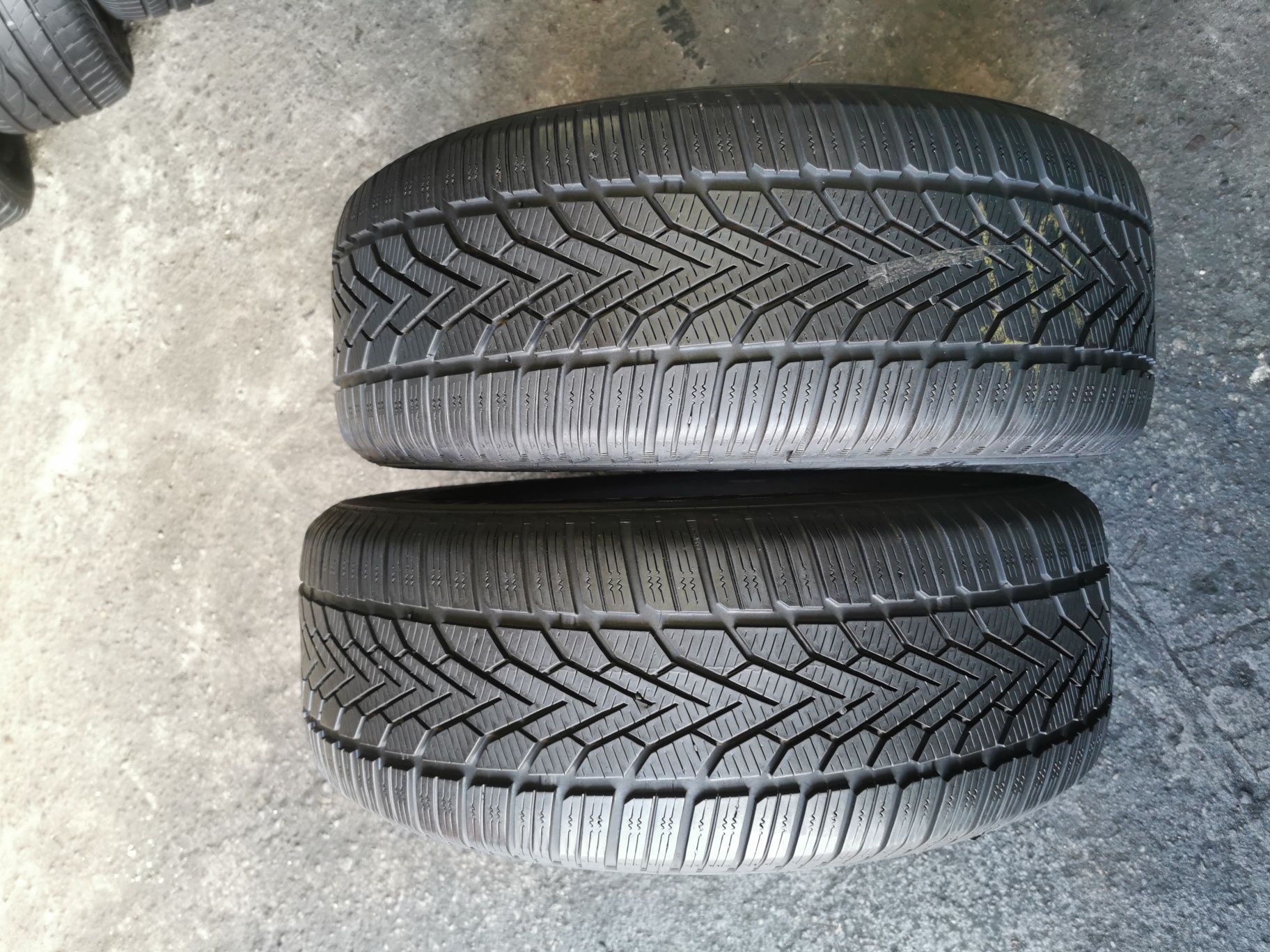 235/60R16 dwie opony zimowe Semperit