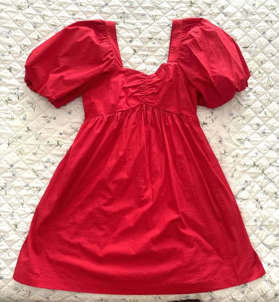 Vestido Vermelho com Decote Quadrado