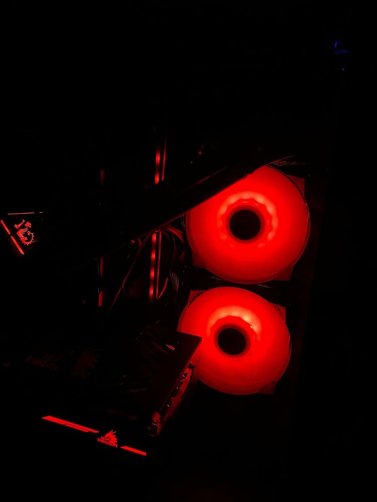 Komputer Gamingowy (akwarium do gier RGB)