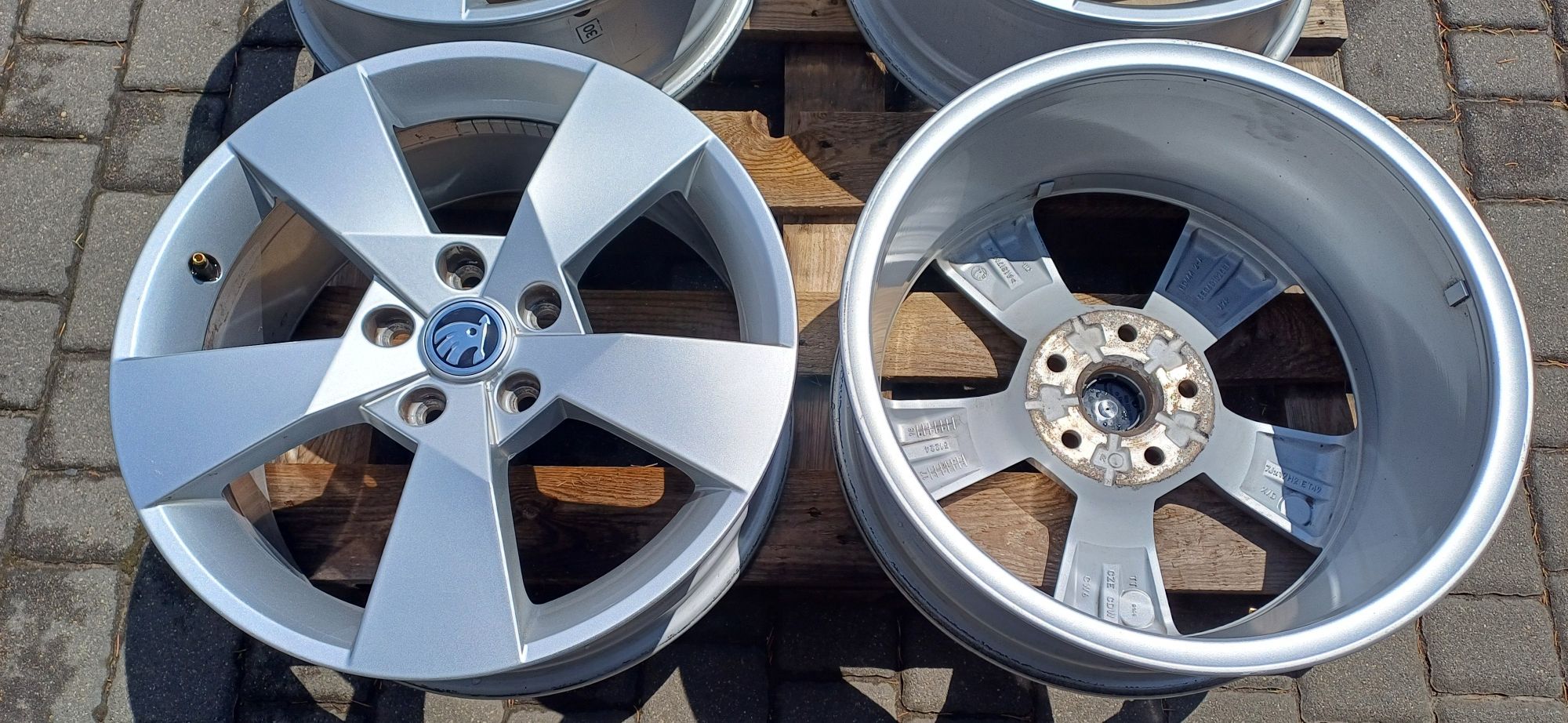 Alufelgi SKODA 7x17 cali , rozstaw śrub 5x112.
