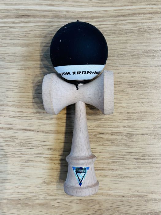 Kendama KROM – świetny stan, idealna do trików!