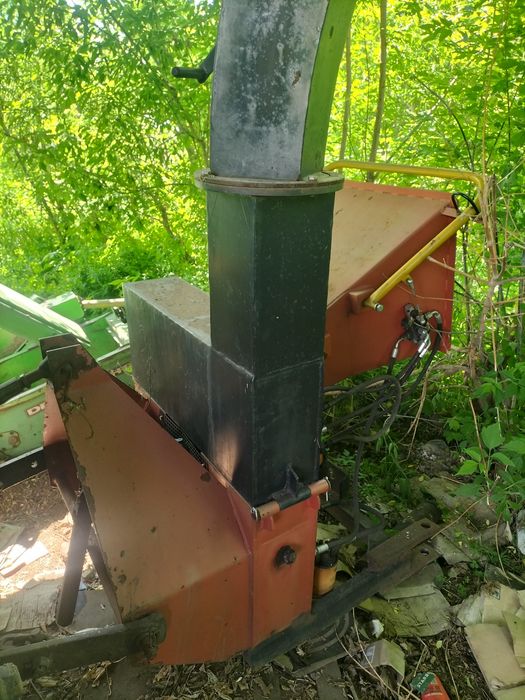 Подрібнювач гілок/ шепорізка навісна