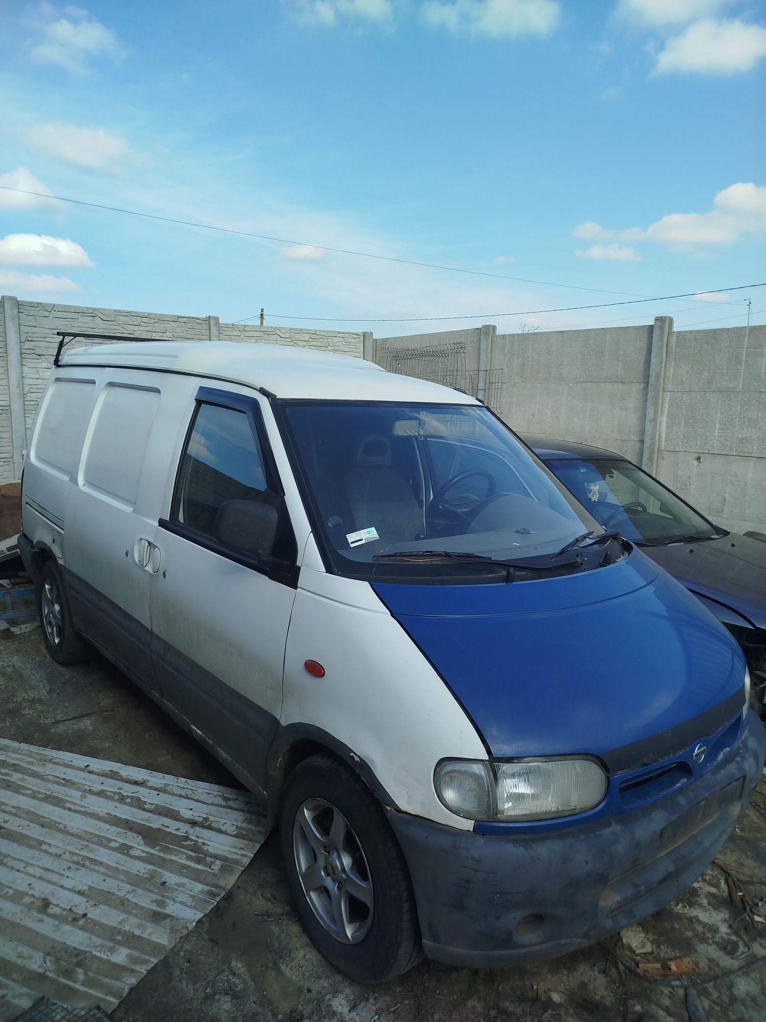 Розборка, шрот, оригінальні вживані запчастини на Nissan Vanette 2.3D