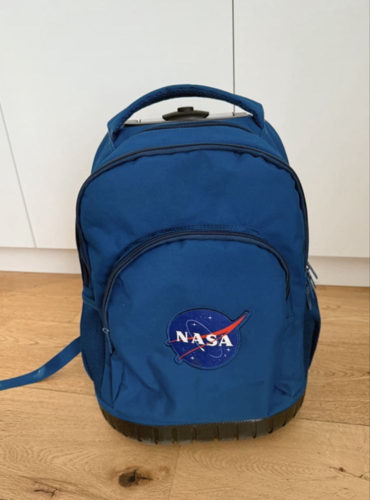 Plecak szkolny na kółkach Nasa