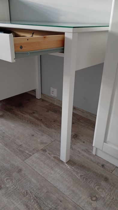 Biurko IKEA Hemnes białe szkło półka Zestaw