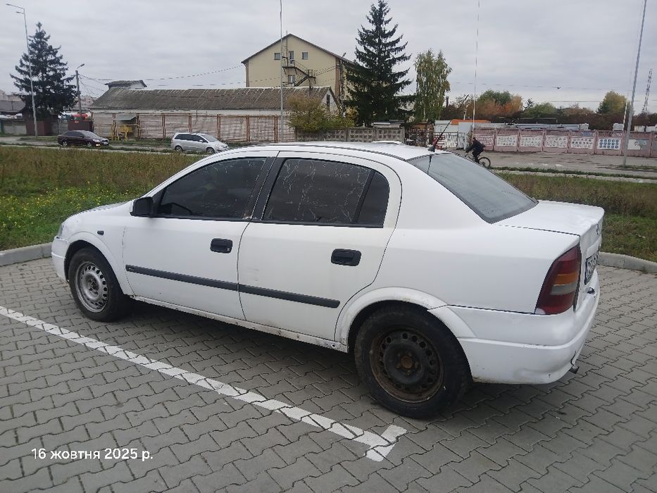 Опель астра седан 1,8 бензин