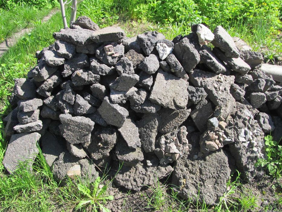 Бій(шматки, пласти) асфальта.