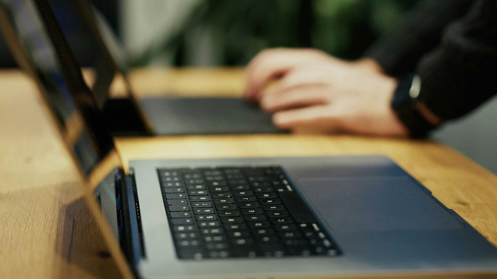 Usługi informatyczne dla domu i firm – szybki serwis, sieci, kopie zap