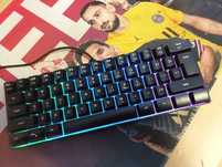 Klawiatura gamingowa podświetlana RGB typ klawiatury 60%
