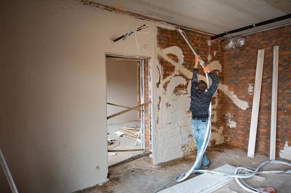 Машинная штукатурка стен