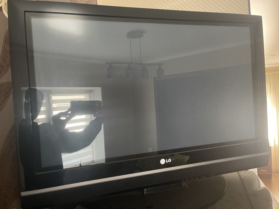 Плазма, телевізор LG 32PC51-ZB.