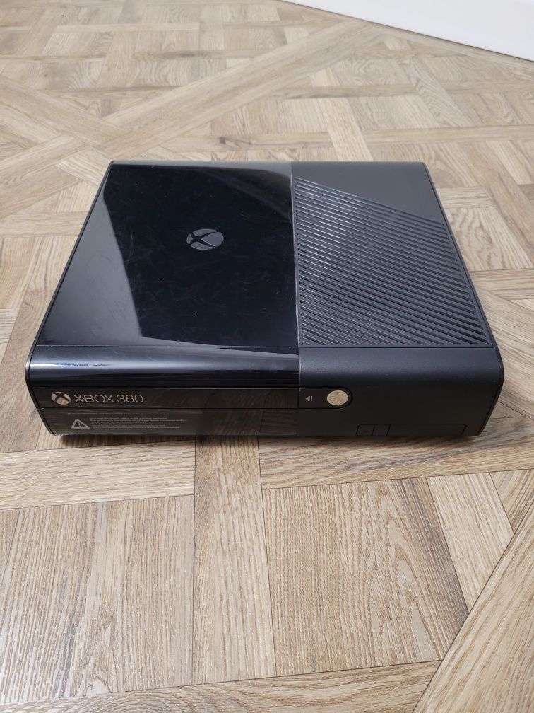 Xbox 360 + Kinect + Pad + Gry