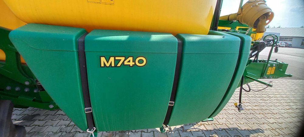 Opryskiwacz ciągany 4000 litrów, belka 21 metrów John Deere M740