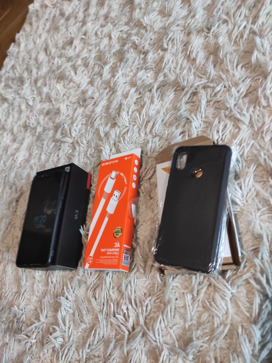 Продам смартфон  xiaomі mi 8  6-128. Комплект . Состояние  4.7 из 5.