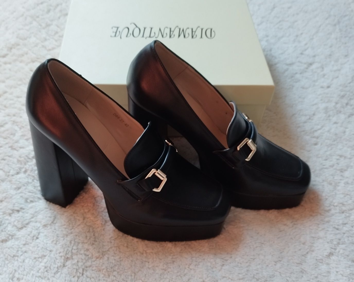 Buty damskie na koturnie rozmiar 40-41