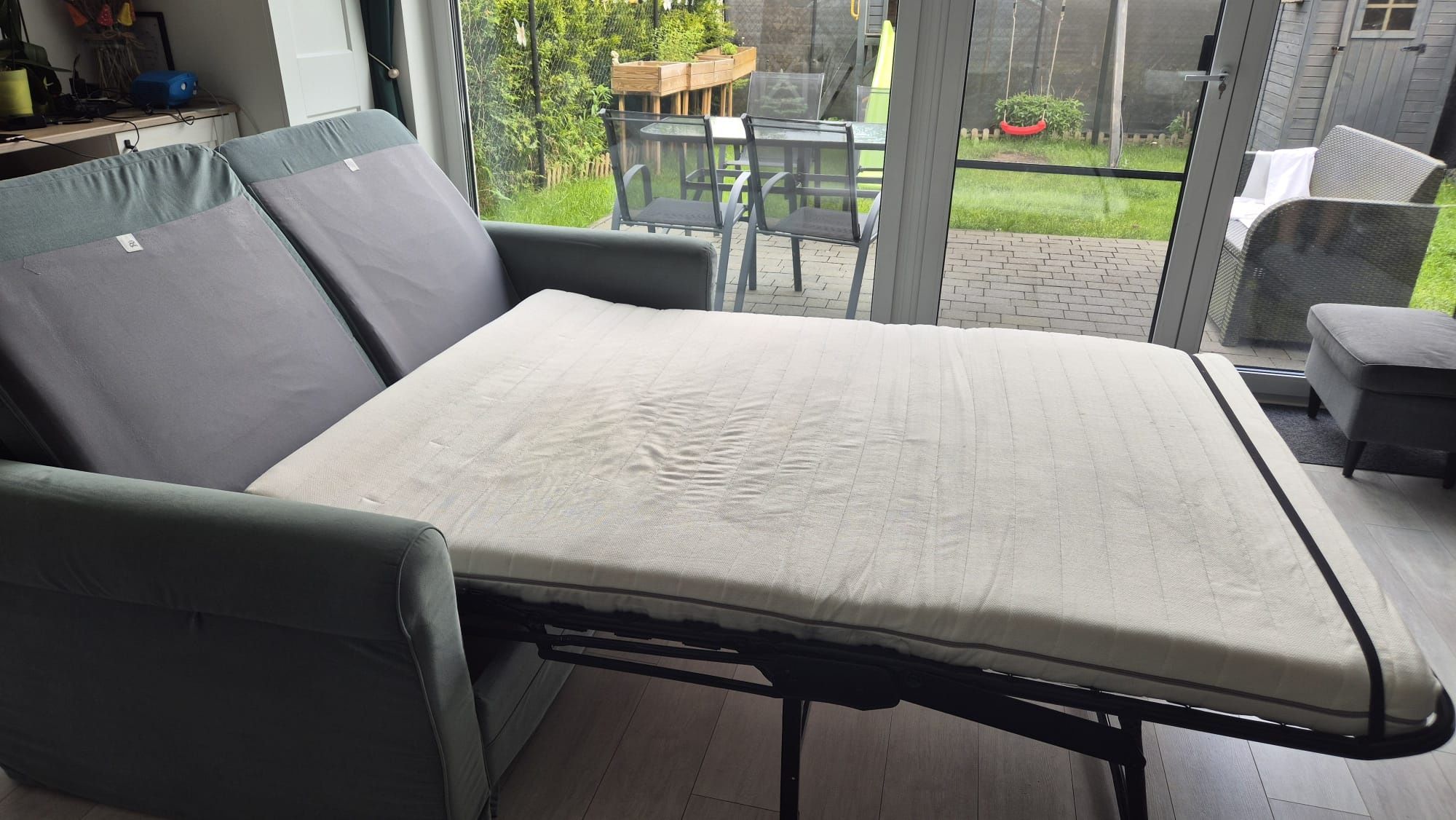 Sofa rozkładana z materacem