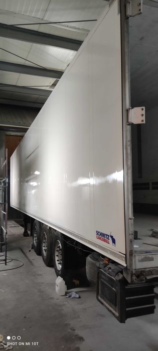 Naprawy powypadkowe naczep chłodni , izoterm Schmitz oraz Krone