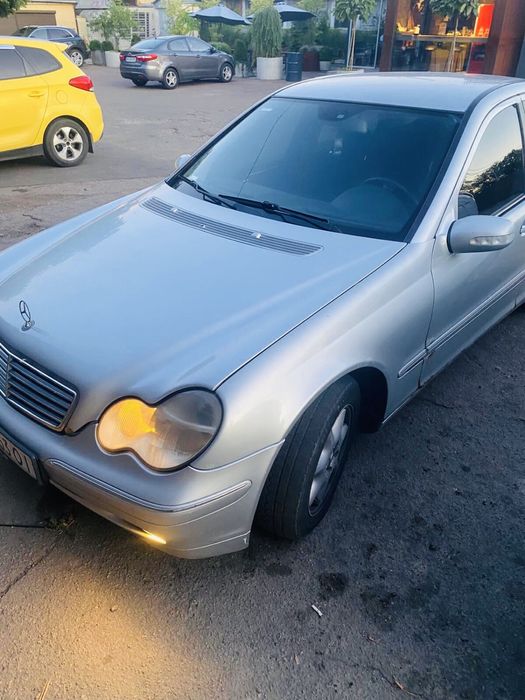 Продаю Mercedes-Benz 200 требует ремонта