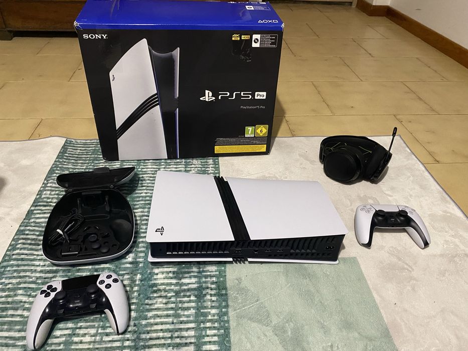 Playstation 5 pro digital 2tb + 2 comandos + 1 headset