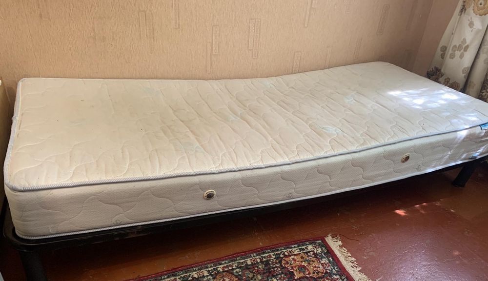 Кровать ліжко з матрасом