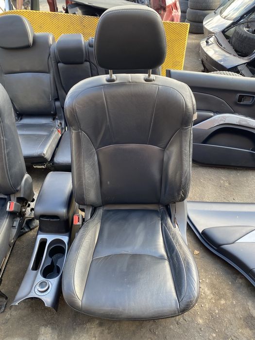 Кожаный салон Mitsubishi Outlander XL 2006-2012 год сиденья карты